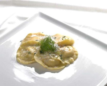 Ravioli al Taleggio saltato con burro e maggiorana