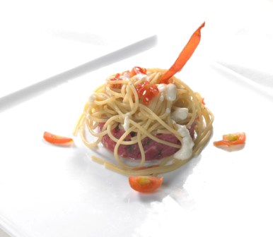 Spaghetti tartare di vitellone e Taleggio D.O.P. in gocce